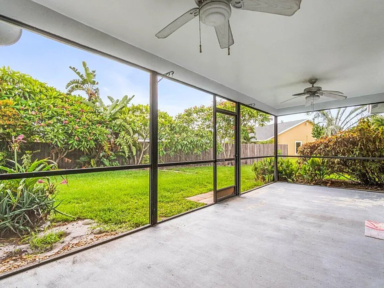 1849 Tulip Ln — Photo 26