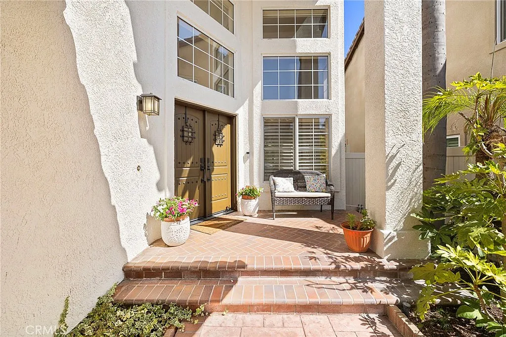 4 bed, 2.5 bath, 2229 sqft, $6,500 — Photo 4