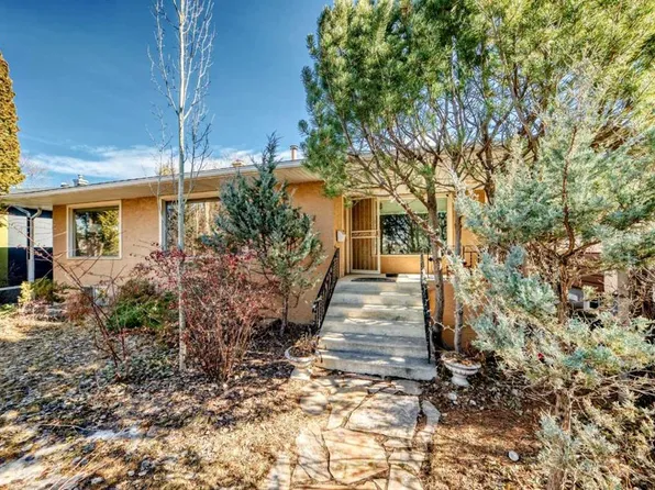 2328 W Capitol Hill Cres NW, Calgary, AB T2M 4C1