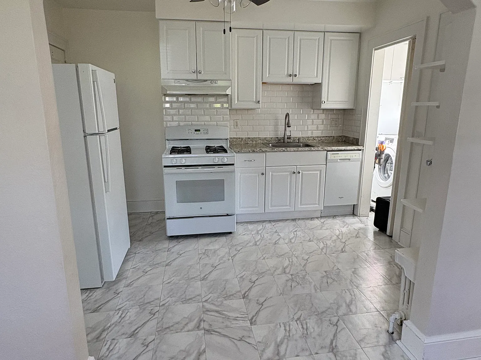 2 bed, 1.5 bath, 1000 sqft, $3,500 — Photo 3