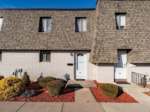 21 Beekman Dr, Agawam, MA 01001