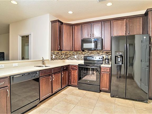 4th image of 275 N Harbor Dr