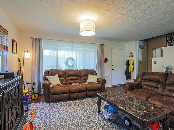 4th image of 3663 Castlewood Ln