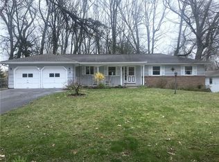 16 Pittsford Manor Ln, Pittsford, NY 14534