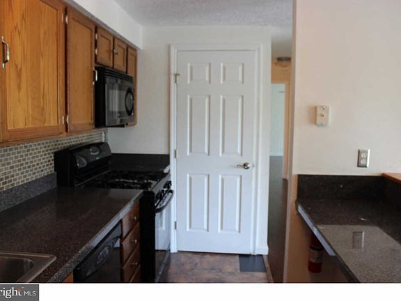 4th image of 58 Kenwood Dr