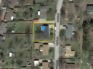 1023 S 28th St, Parsons, KS 67357