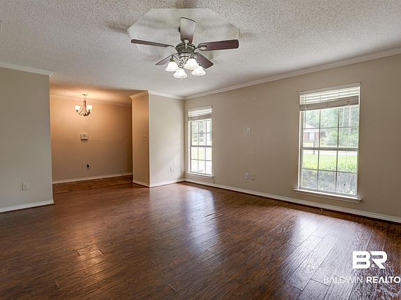 3rd image of 492 Ridgewood Dr