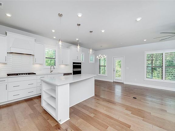 5th image of 2720 Bateman St