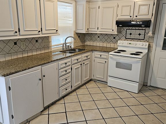 3rd image of 11024 Wiltshire Ln