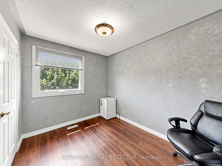 11 Briarcliffe Cres — Photo 32