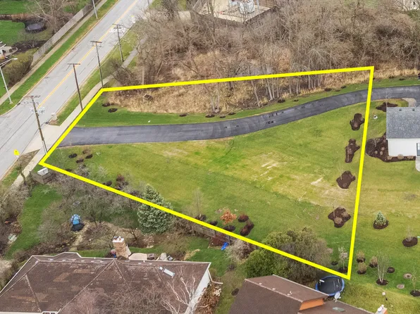 1860 W Wiesbrook Rd, Wheaton, IL 60189