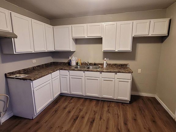 3rd image of 22475 Yates Ave