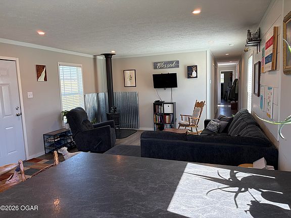 5th image of 70 E Carter Rd