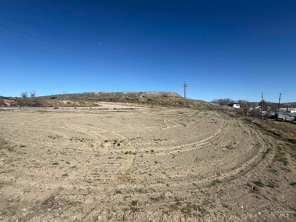 2nd image of E 6th Ave