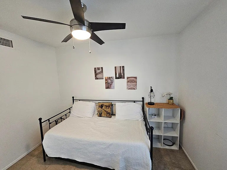 712 N Santa Barbara #1 — Photo 23