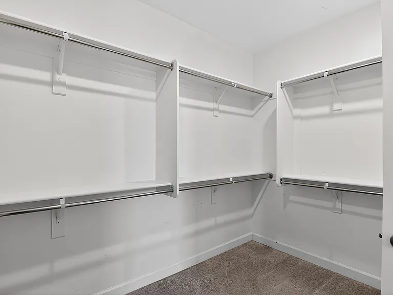10526 S 56th Ln — Photo 9