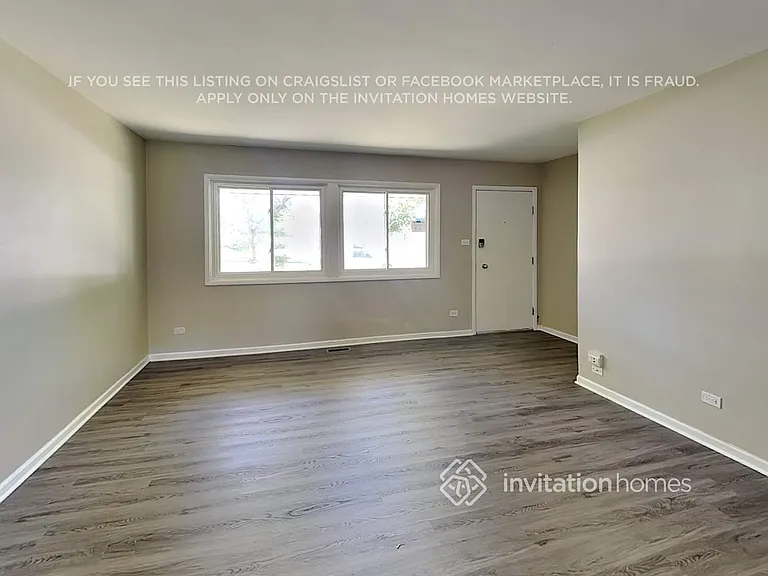 1875 N Newport Rd — Photo 4