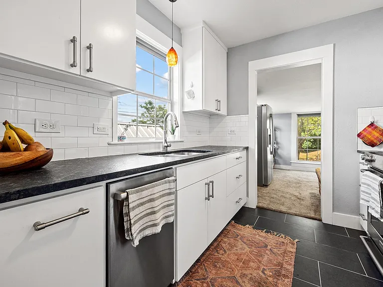 2120 Leander St — Photo 12
