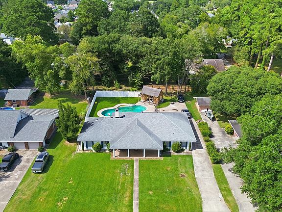 3rd image of 408 Wildwood Dr
