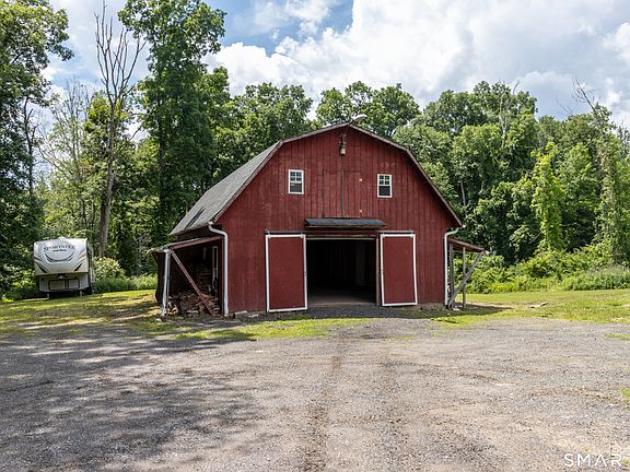 5th image of 159 Bear Swamp Road