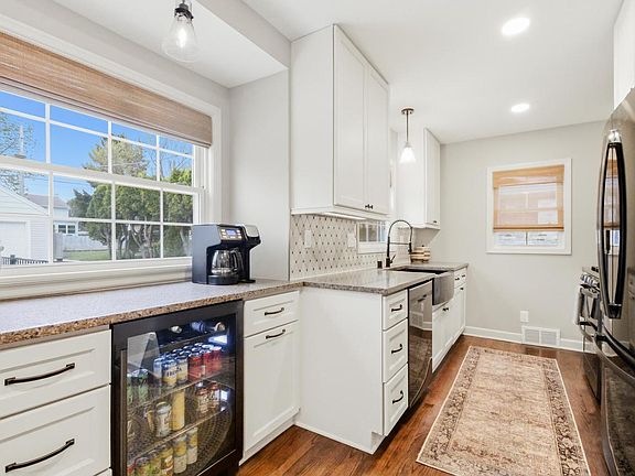 4th image of 8314 N Regent ROAD