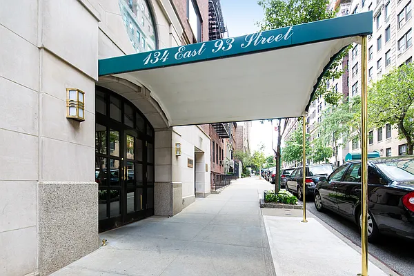 Sold by Sotheby's International Realty | media 11