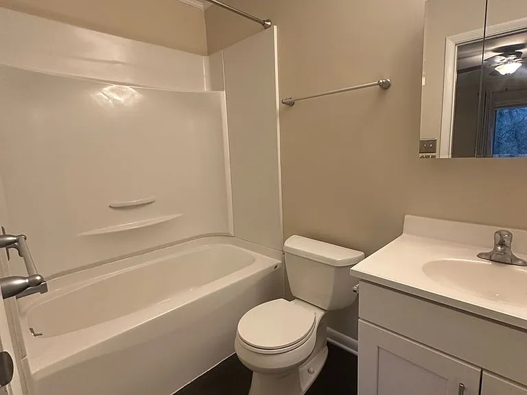 329 Shenandoah Cir — Photo 9