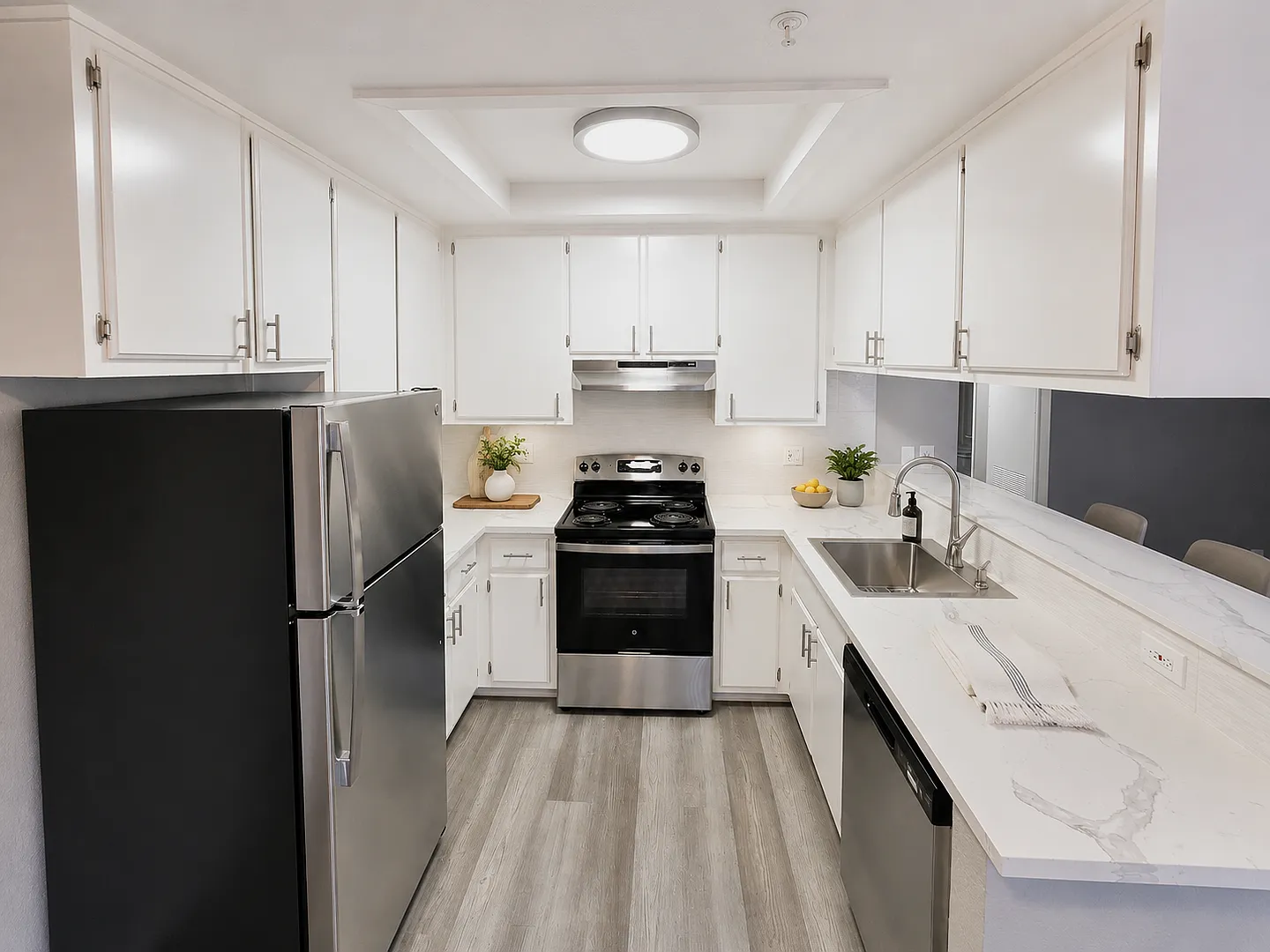 Meridian Apartments — Photo 1