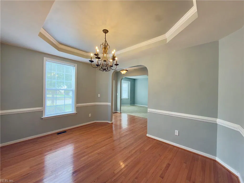 4 bed, 2.5 bath, 2870 sqft, $2,900 — Photo 3