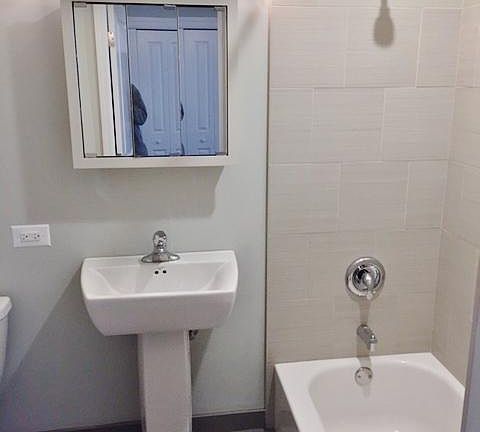 4th image of 3856 N Southport Ave #1N