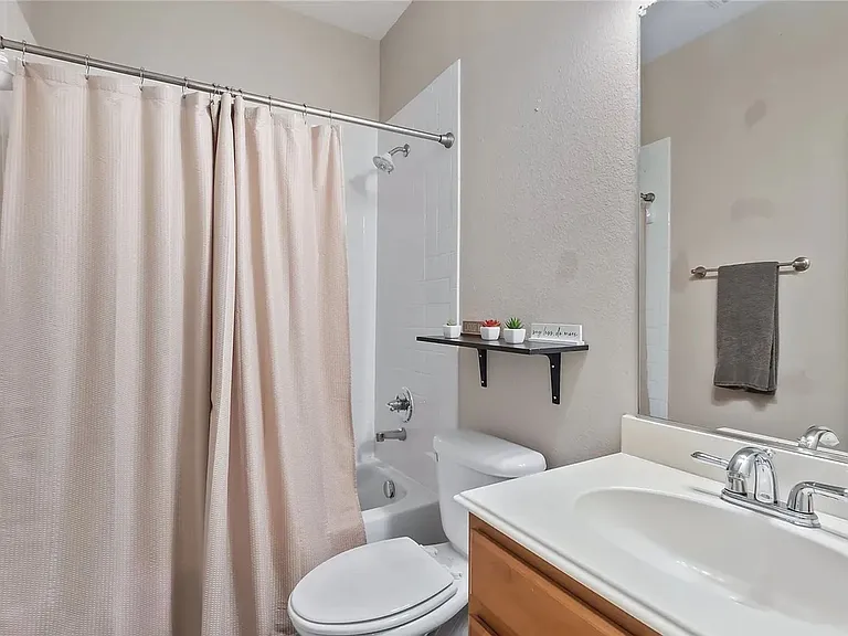 1347 Chase Ln — Photo 12