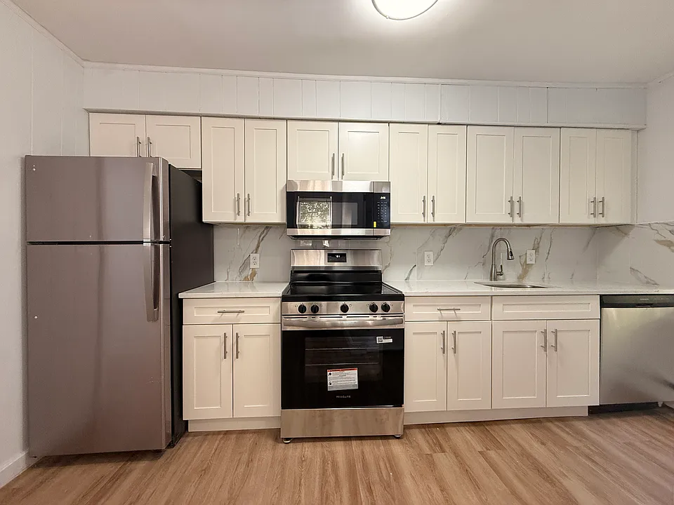 190 Waterman Ave #1R