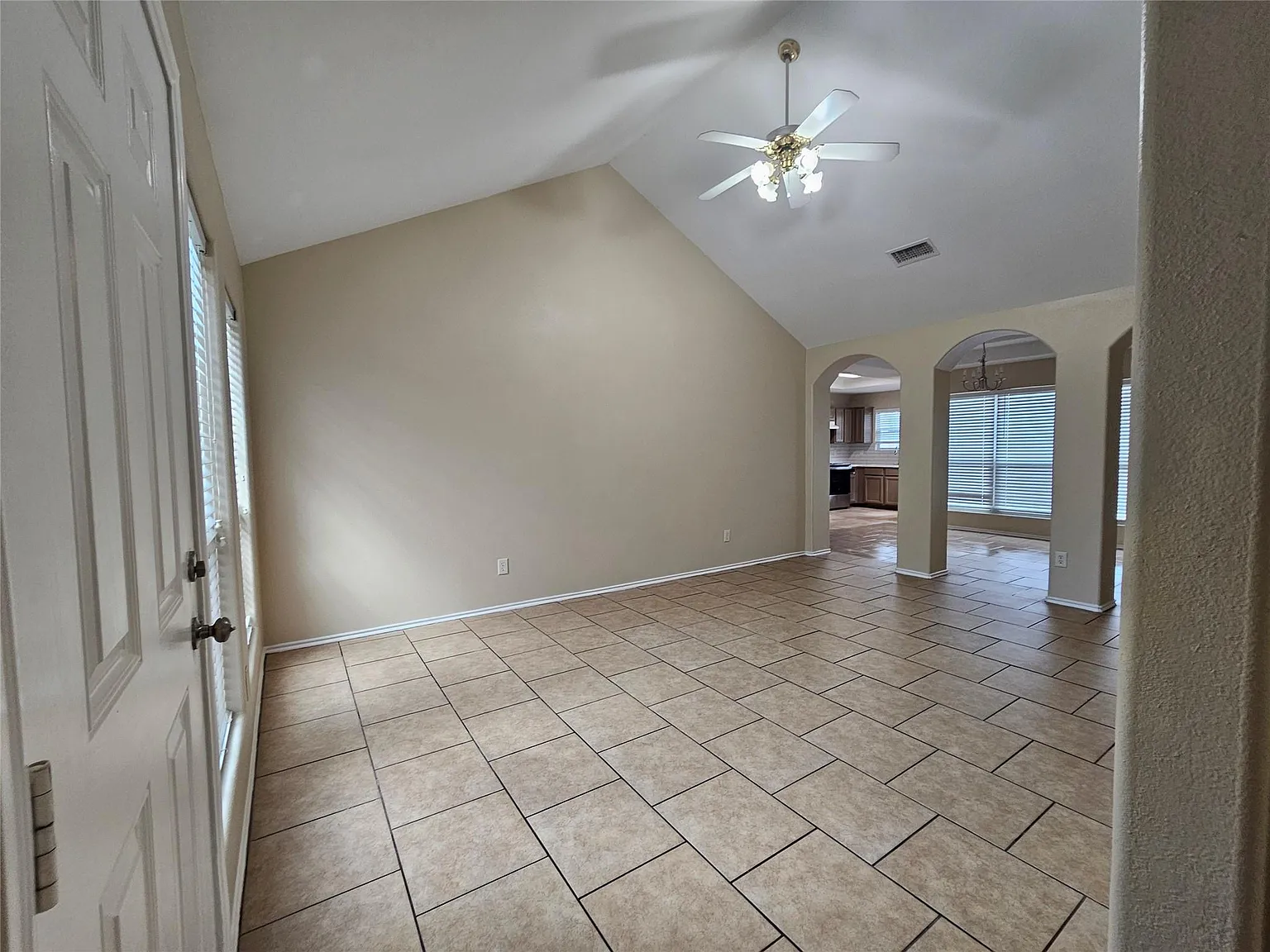 4 bed, 2.0 bath, 1416 sqft, $1,625 — Photo 4