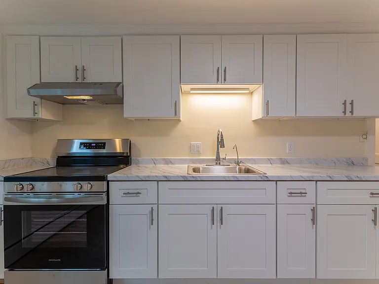 46 Aldrich Rd #A — Photo 8