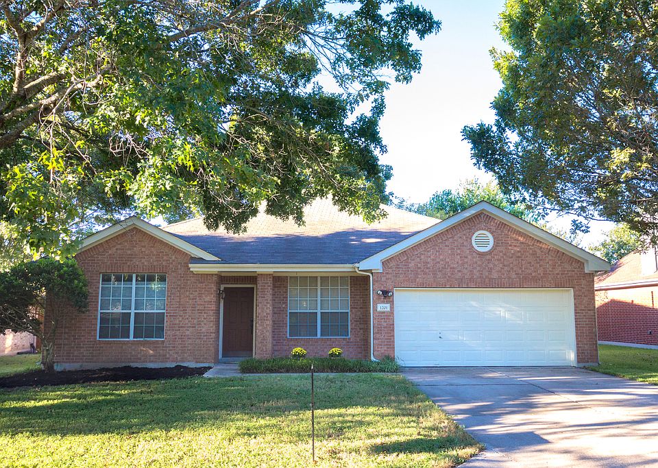 1st image of 1201 Blackthorn Dr