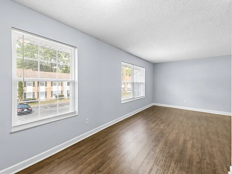Sabal Palms Apartments — Photo 14