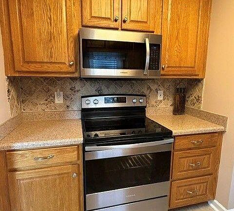 3rd image of 143 Rolling Woods Cir