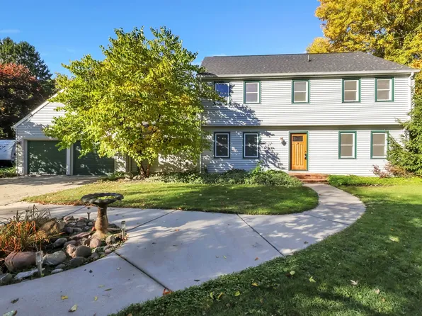 405 N Powell Rd, Essexville, MI 48732