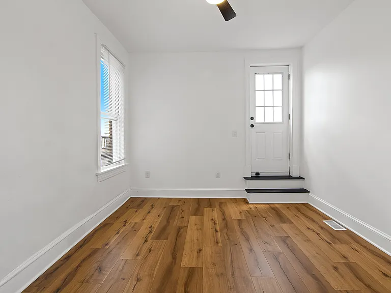 813 Whitelock St — Photo 16