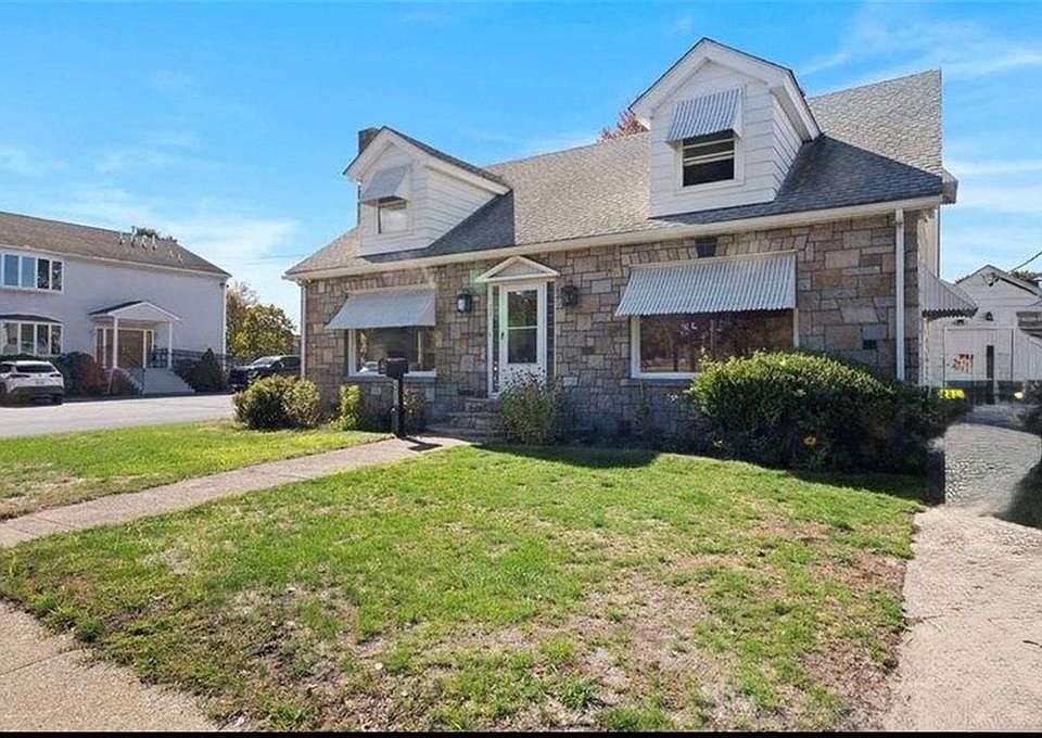 1st image of 400 Newport Ave
