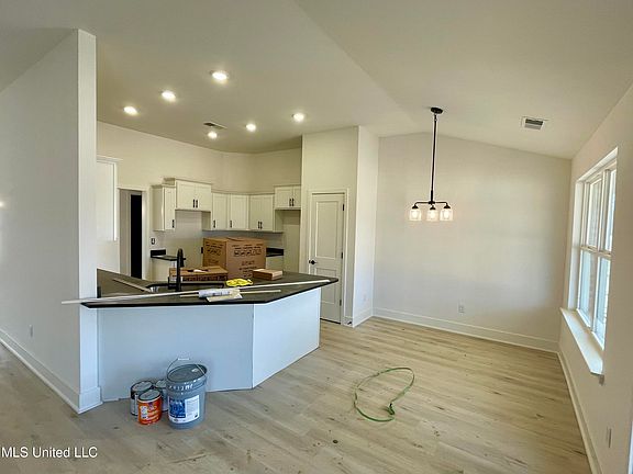 4th image of 120 Farley Rd