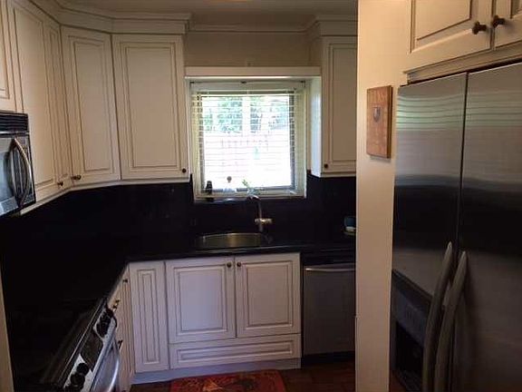 4th image of 2260 NE 53rd St