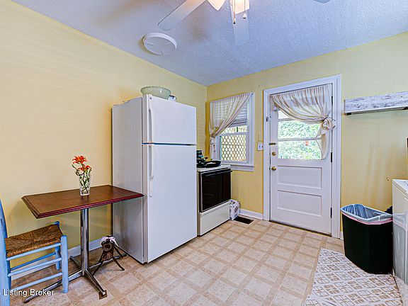 5th image of 1425 Haskin Ave