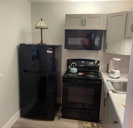 2nd image of 91 Lyndhurst Dr #D