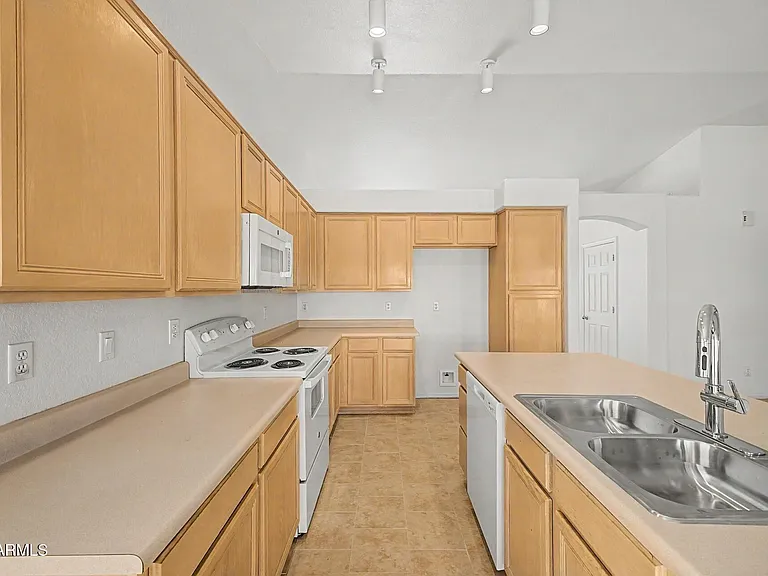 1407 W Bluefield Ave — Photo 9