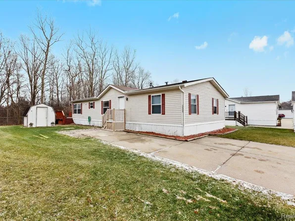 28289 Spruce Dr, Flat Rock, MI 48134
