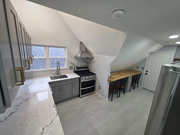 2nd image of 381-383 Salem St #3