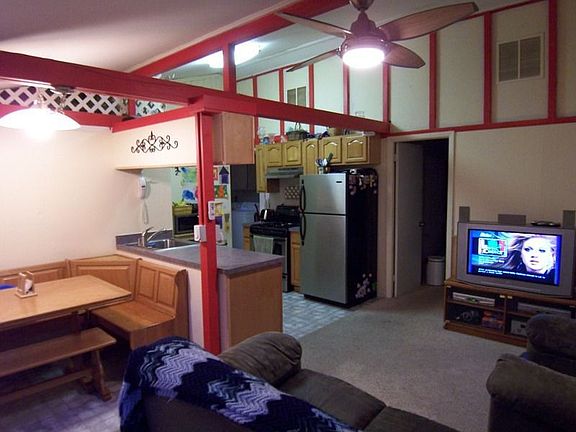 Living room /Kitchen combo again.