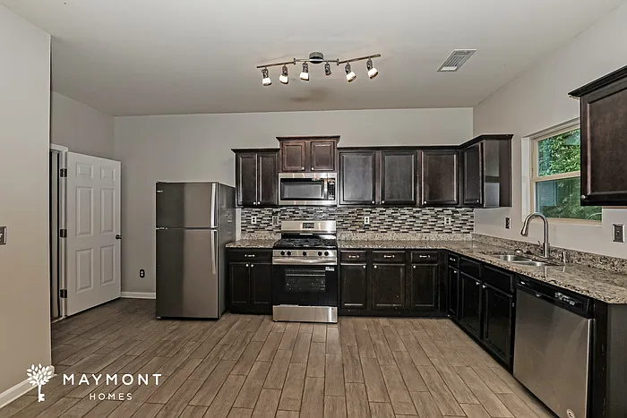 2393 Clapton Ct — Photo 6
