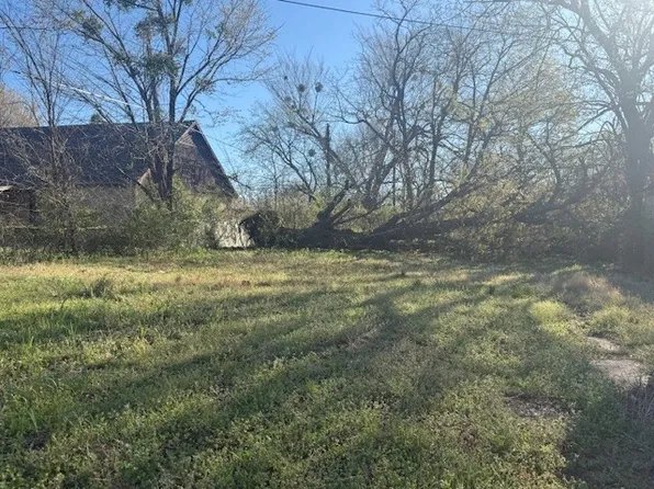 368 1st St NE, Paris, TX 75460